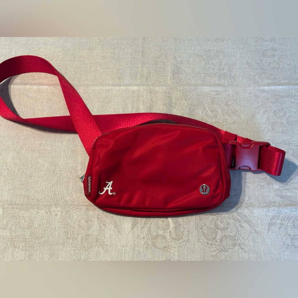Lululemon Everywhere Belt Bag University of Alabama Script A logo - Picture 2 of 8